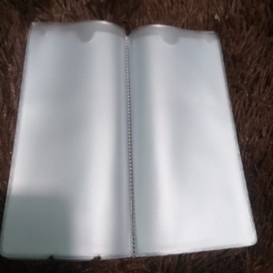 Bao Bọc Hộ Chiếu PVC – Bảo Vệ Hộ Chiếu Chống Thấm Nước, Dễ Dàng Mang Theo